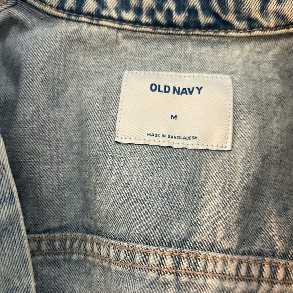 Old navy light jean jacket!! Size medium in womens. - Picture 4 of 4